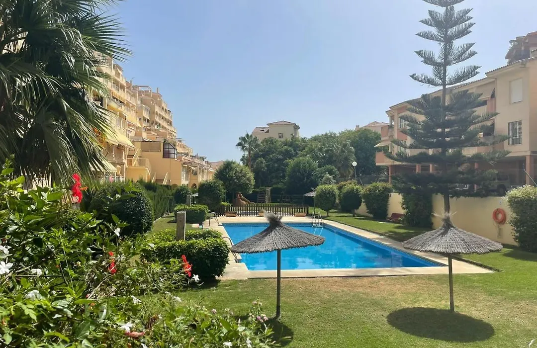 Sea And Mountain View Room With Pool- Habitacion Piso Compartido Para 1 Persona-1
