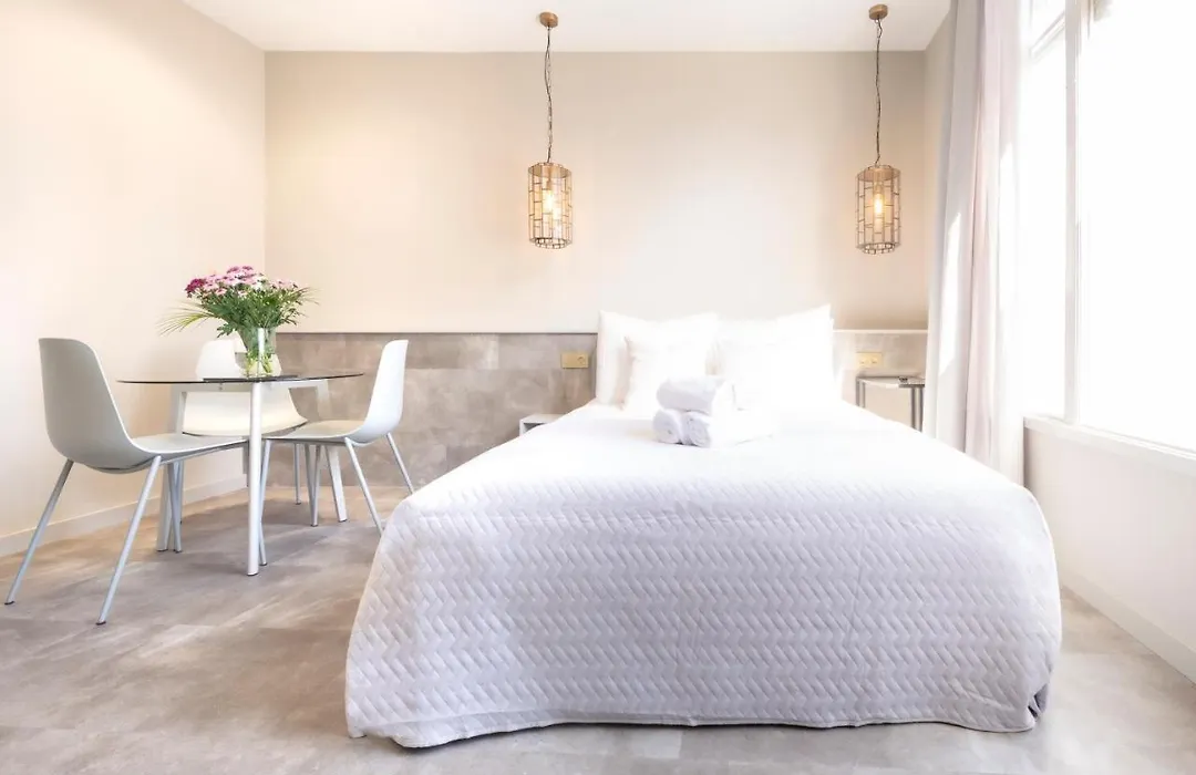 Luxurious Penthouse Newly Build Just 7-Minutes From Rotterdam Cs City App3-1