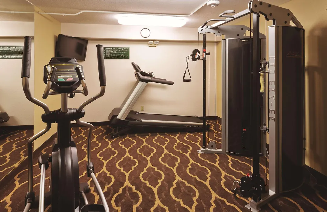 La Quinta Inn & Suites By Wyndham Lv Tropicana Stadium-1