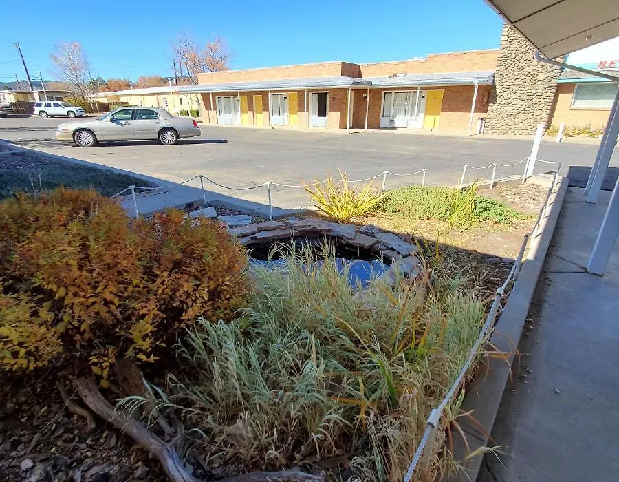 Robin Hood Motel-1