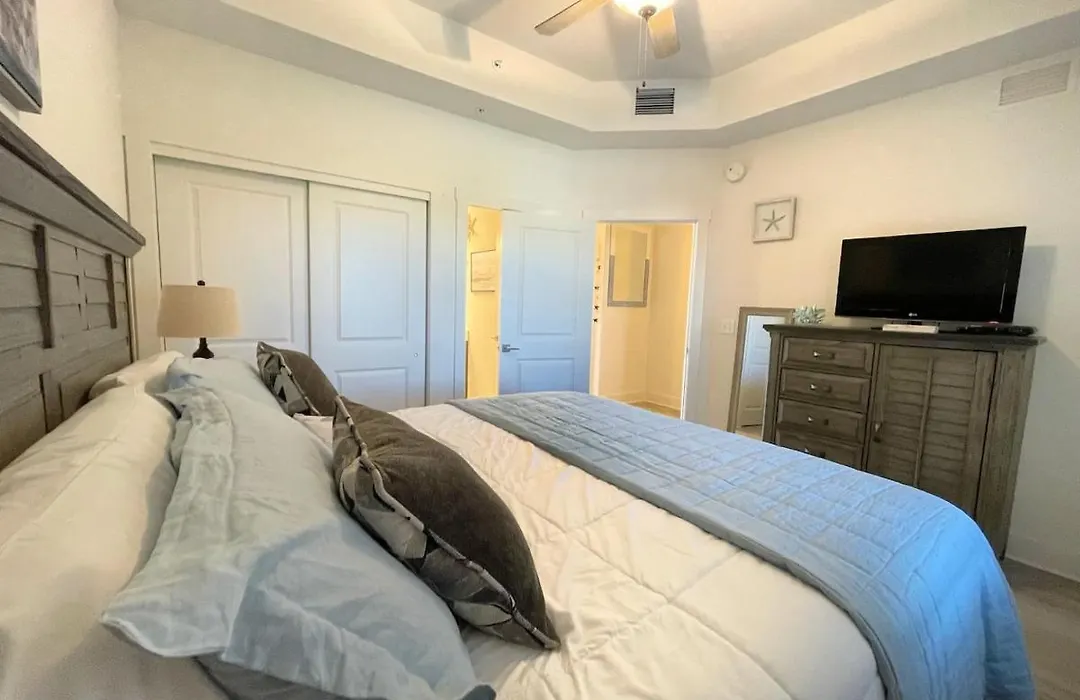 Calypso 3-2303 Penthouse Level W/ Incredible View!-1