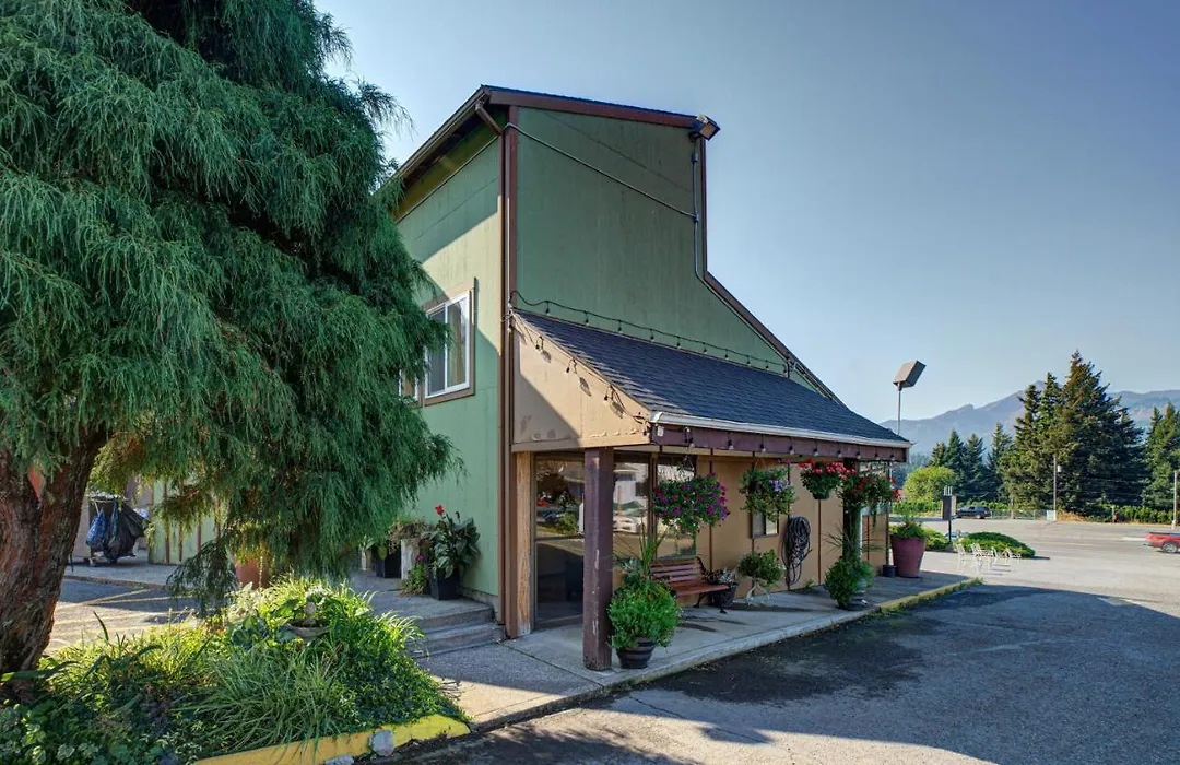 Columbia Gorge Inn-1
