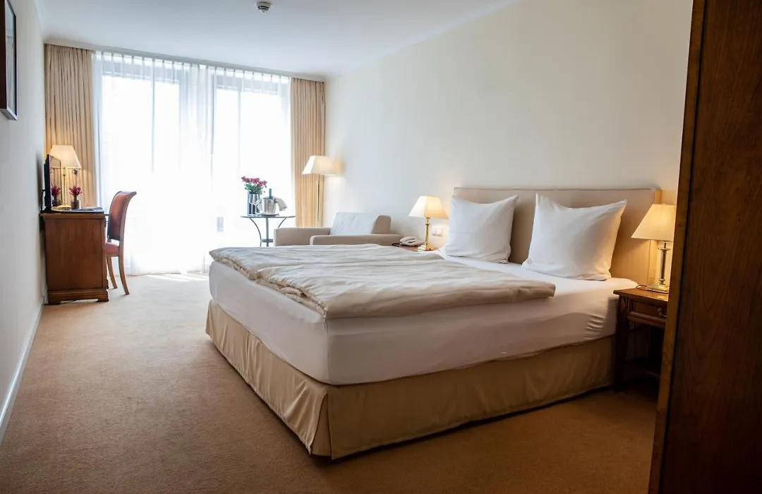 Hotel Weinhaus Messerschmitt-1