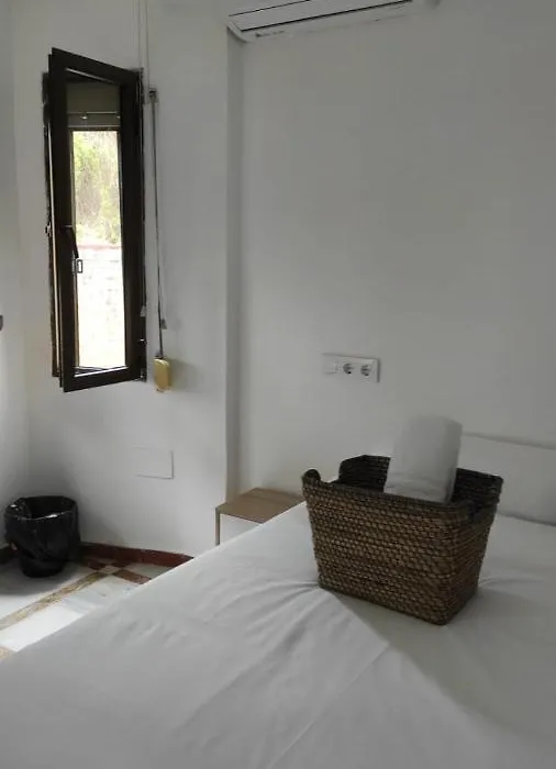 Convenient Rooms - Ferry, Train & Bus Station --1