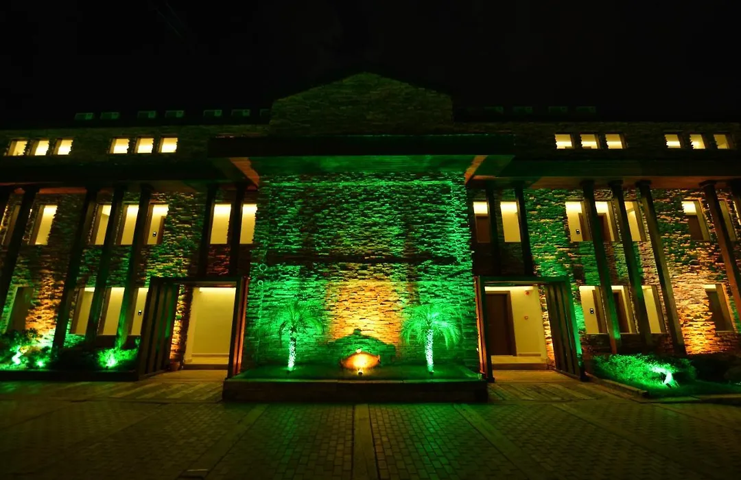 Manaspark Deluxe Hotel-1
