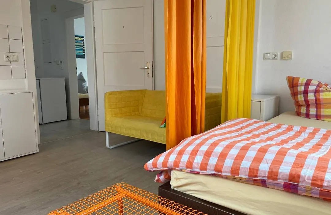 Altstadt Nähe 7 Min Fußweg über Alte Maibrücke zu Pension mit Balkon&Garten, ideal for long stay, relocation-1