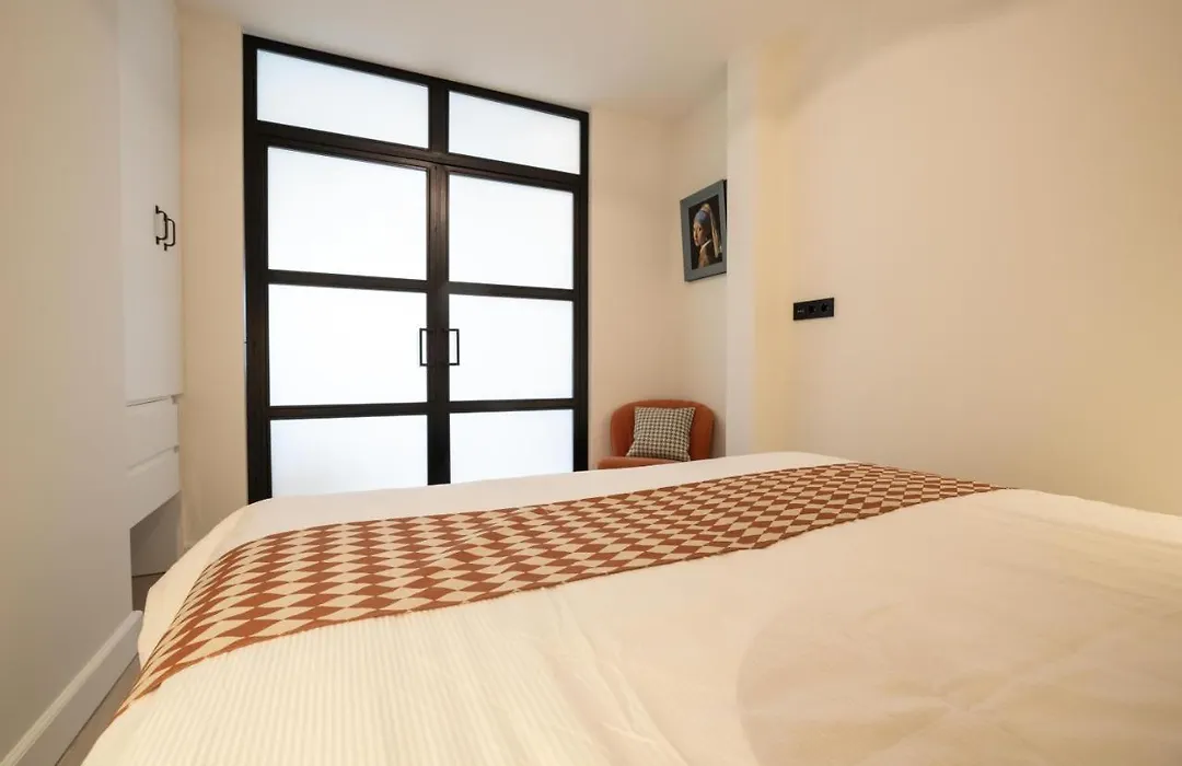 Modern Two Bedroom Apartment Close To The Beach-1