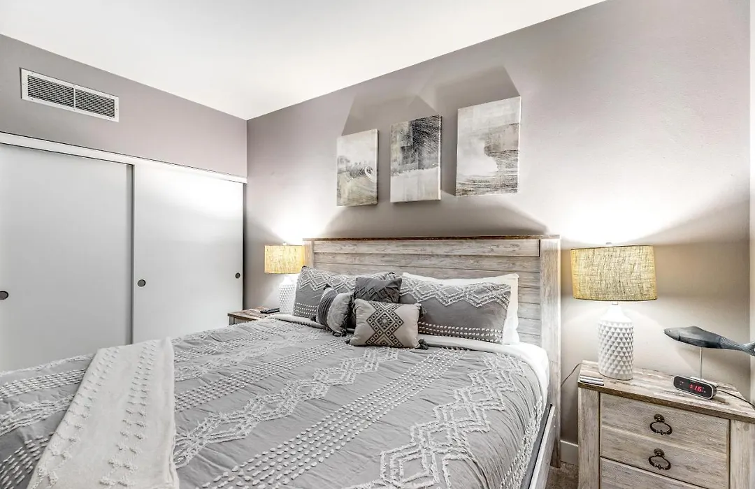 Sand & Sea: Room 308-1