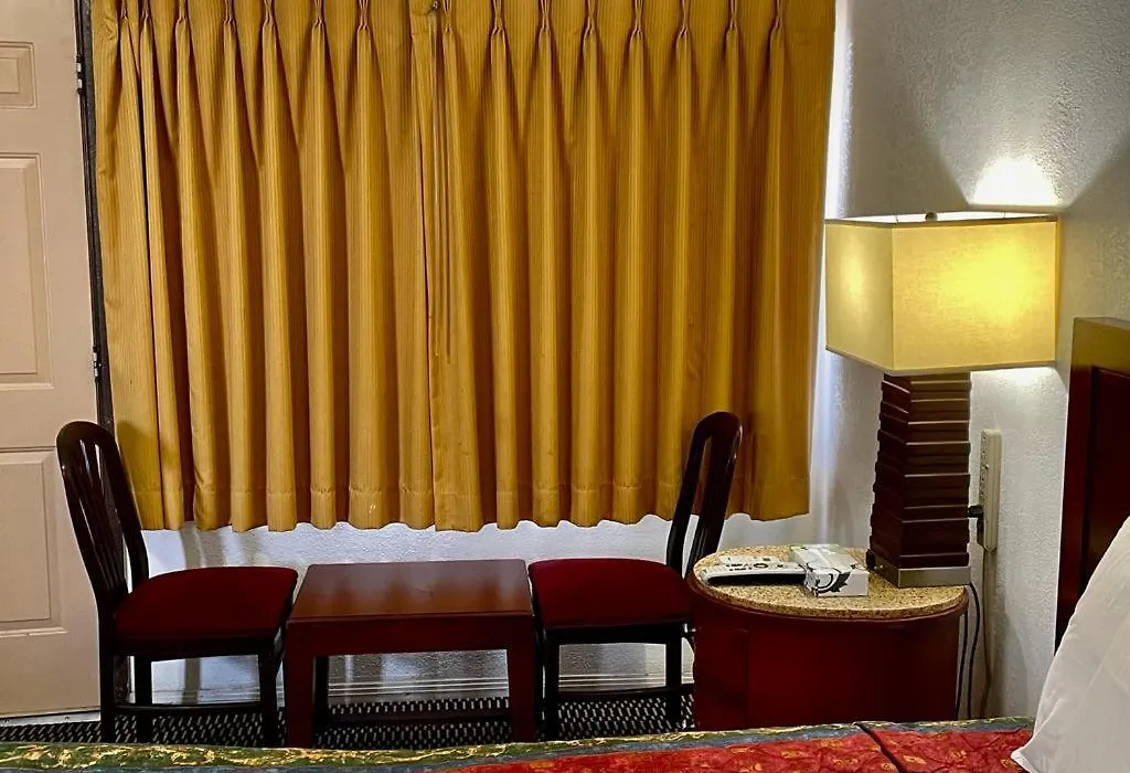 Desert Inn-1
