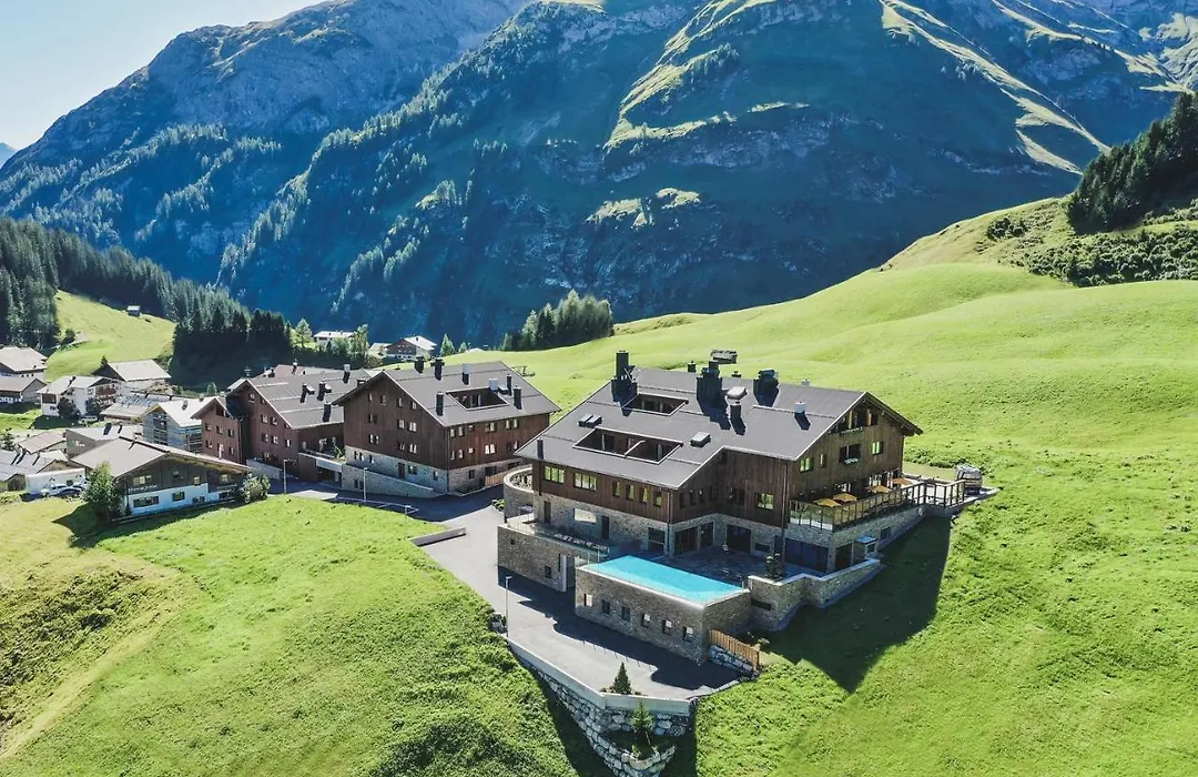 AlpenParks Hotel&Apartment Arlberg Warth mit Pool-1