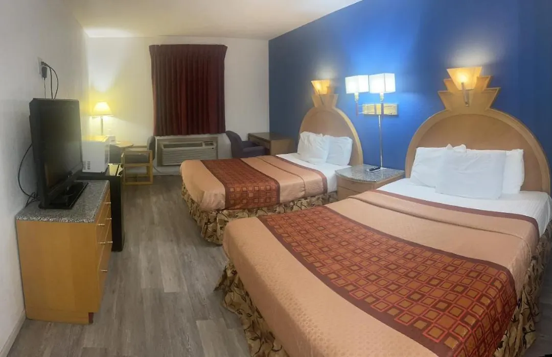Travelodge By Wyndham Junction City-1