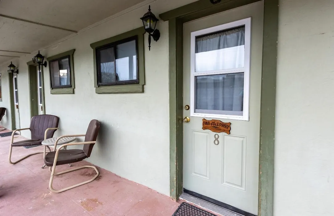 Sagebrush Inn-1