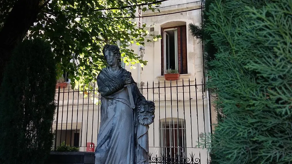 Hotel Les Corps Saints-1