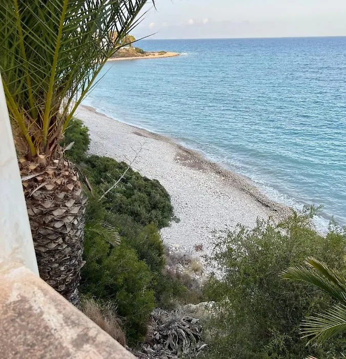 Chambre Dans Une Magnifique Villa Avec Sa Plage Et Piscine Vue Imprenable Sur La Mer-1