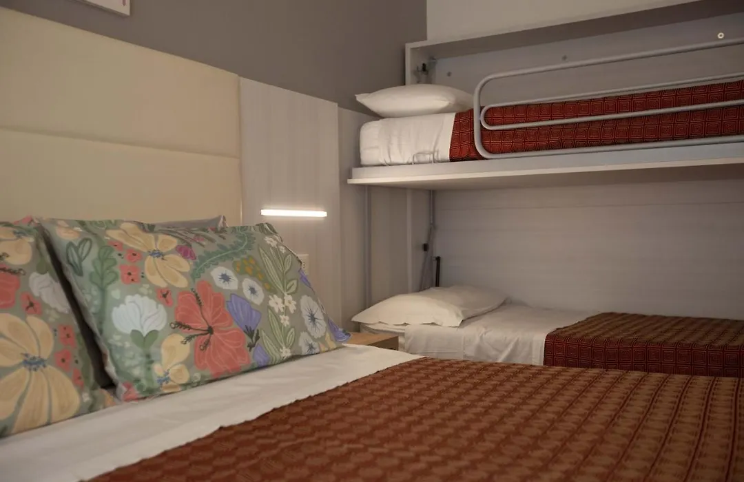 Hotel Explorer-1