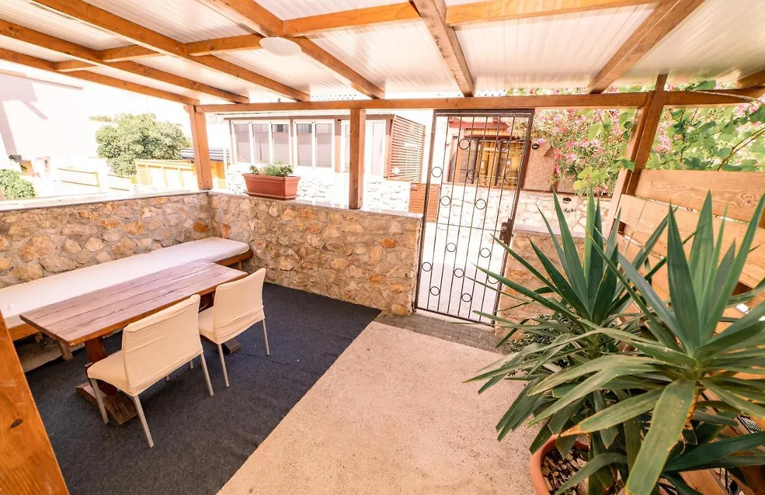 Guesthouse Lastavica-1