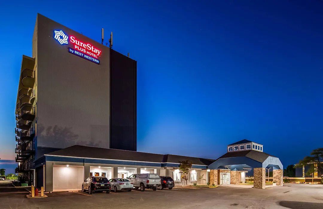 Orangewood Inn & Suites Kansas City Airport-1
