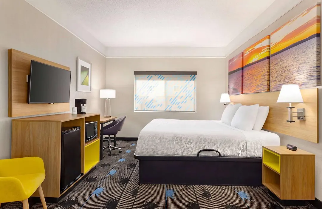 Days Inn By Wyndham Kansas City International Airport-1