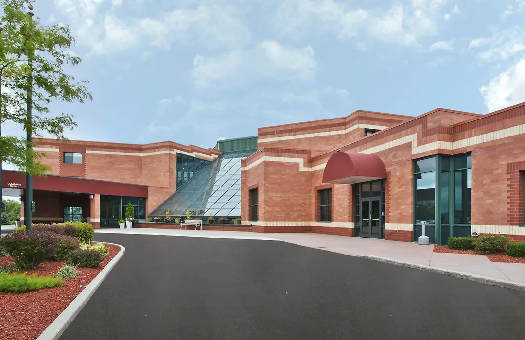Holiday Inn - Manitowoc-1