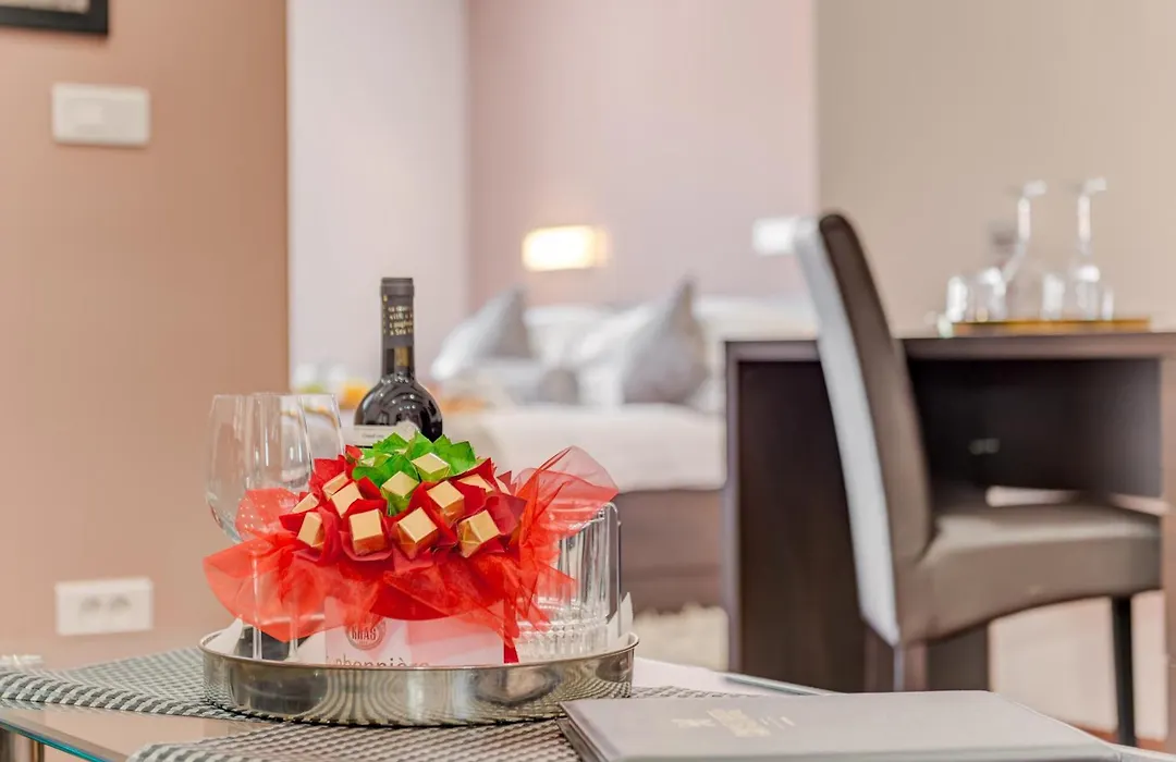 Palace Suites Heritage Hotel - Adults Only-1