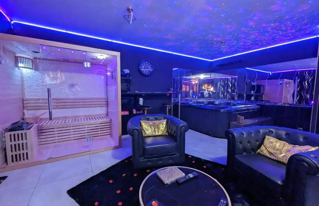 La Gold Room Jacuzzi & Sauna Prive-1