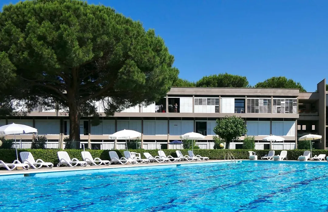Isa - Studio 2 Beds In Residence With Swimming-Pool Bed And Bath Linen Included-1