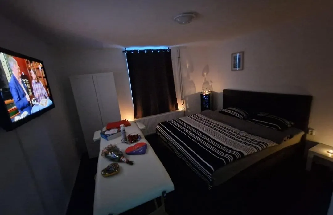 Happy Home-1