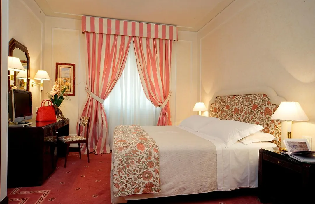 Hotel De La Ville-1