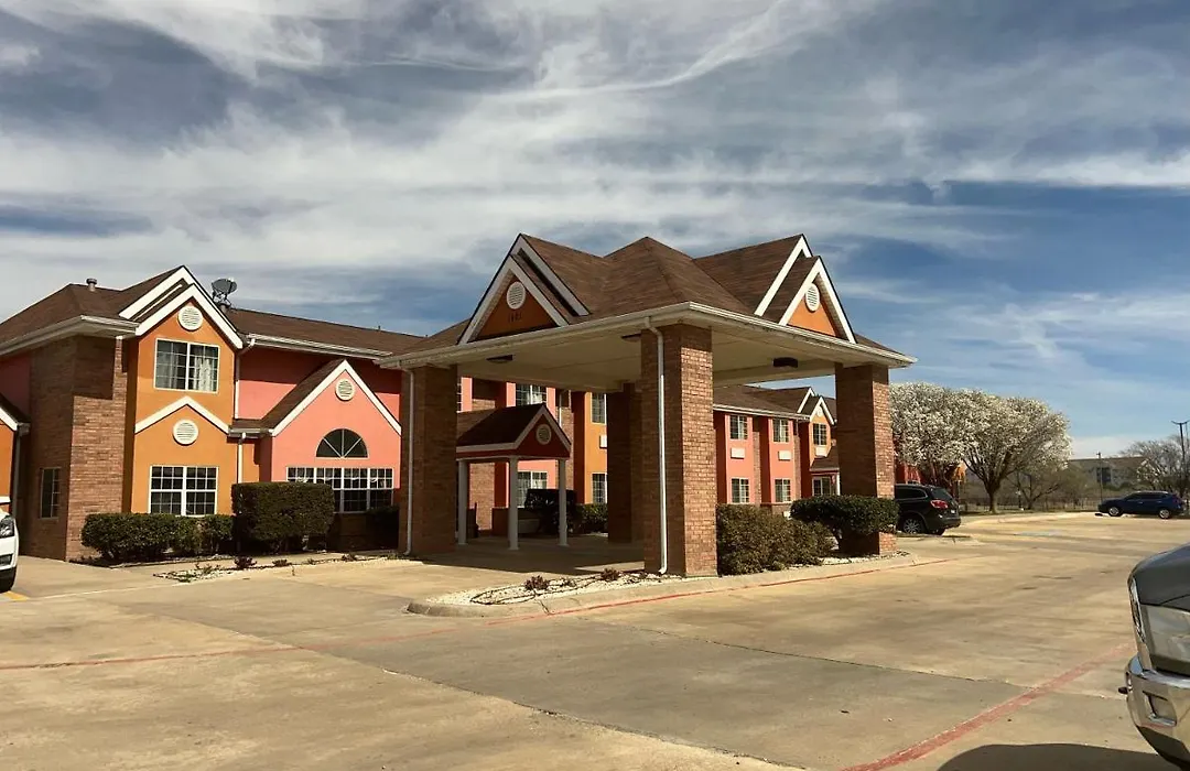 Longhorn Inn & Suites-1