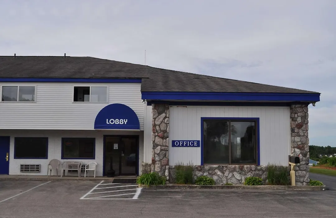 Super 8 By Wyndham Petoskey-1