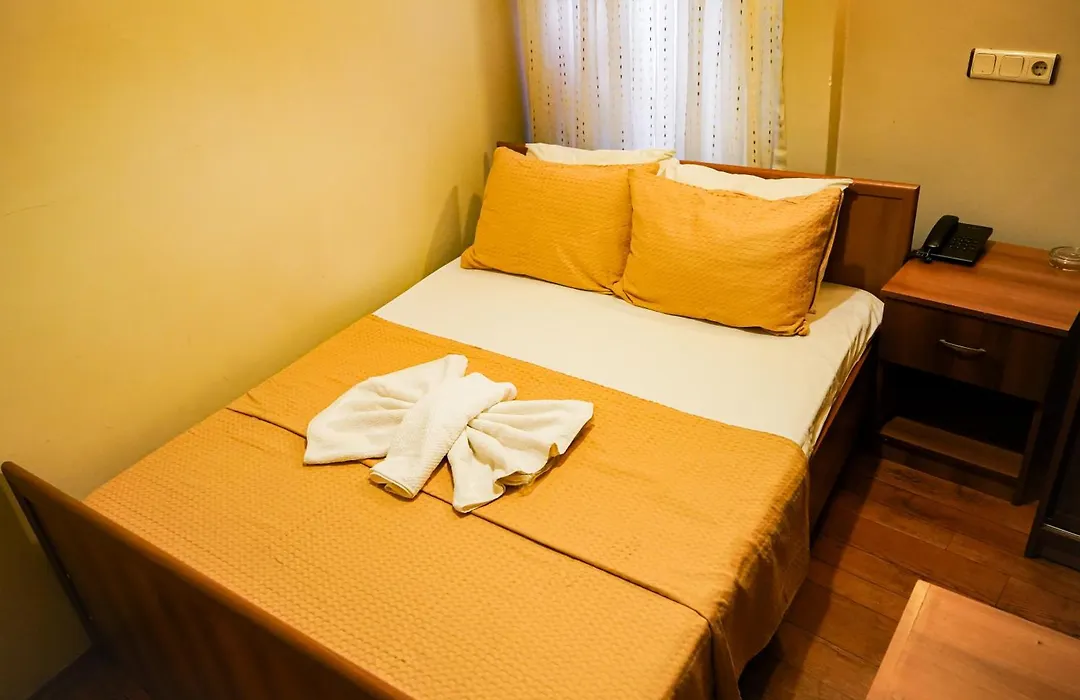 Paradise Hotel-1