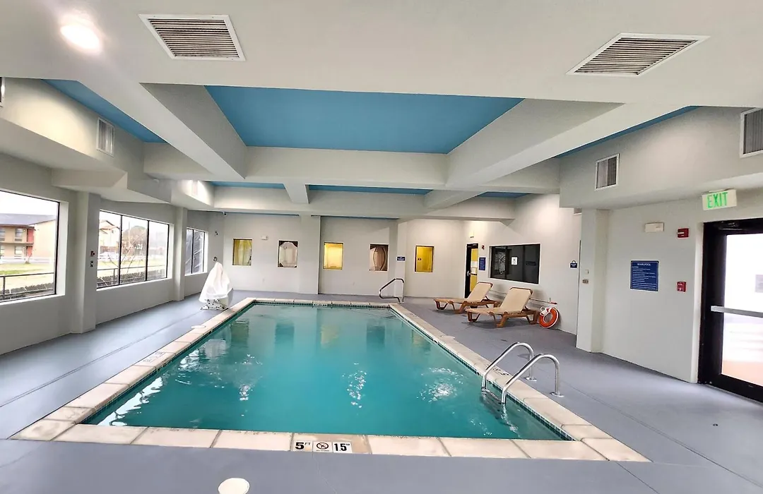 Days Inn & Suites By Wyndham Russellville-1