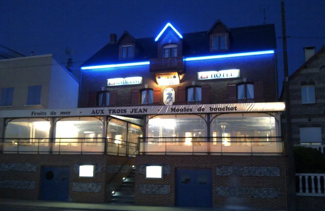 Aux Trois Jean-1