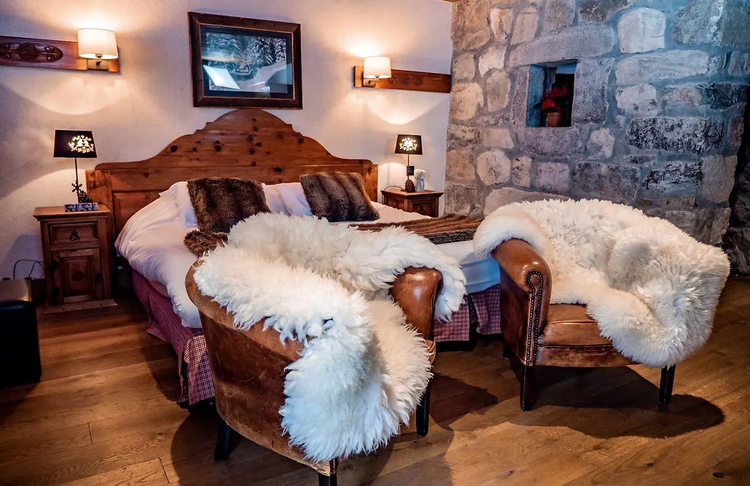 Hôtel Les Chalets de la Serraz-1