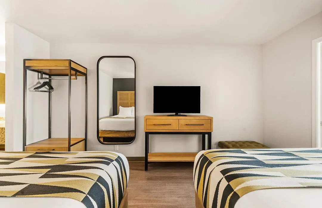 Oxford Suites Redding-1
