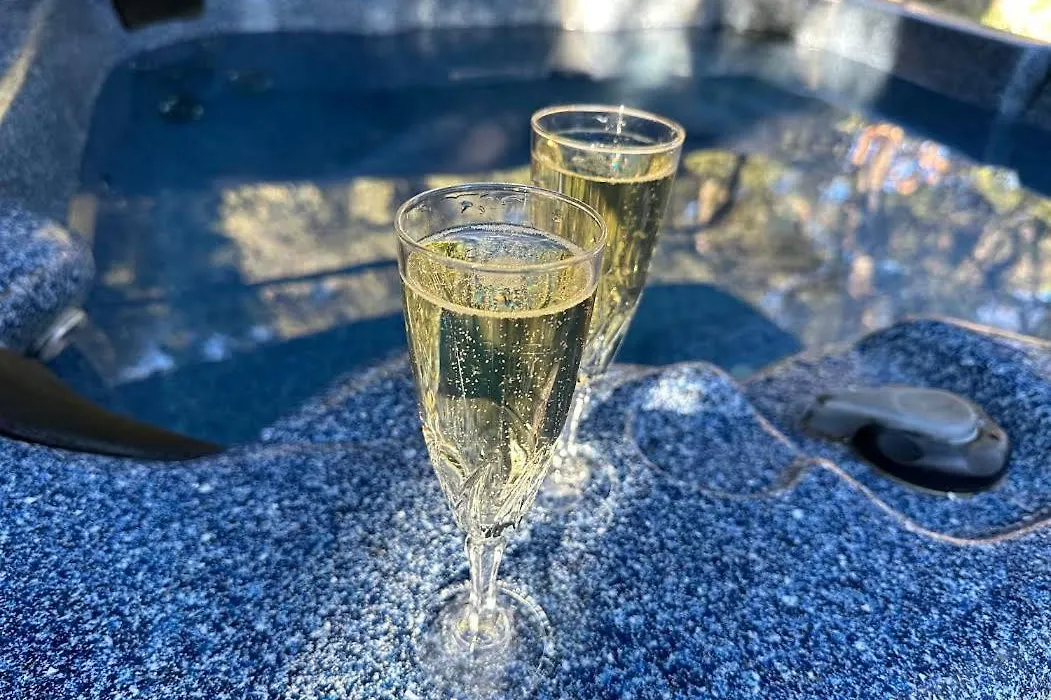 Suite La Duchesse - SPA-JACUZZI - MASSAGE- SAUNA - 4 SAISONS - Piscine chauffée Toute l'année - 800m centre ville-1