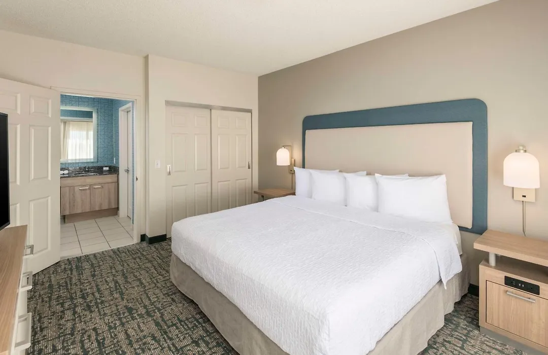 Homewood Suites Miami Airport/Blue Lagoon-1