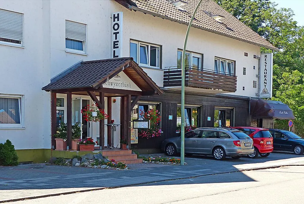 Donnici im Schwyzerhüsli-1