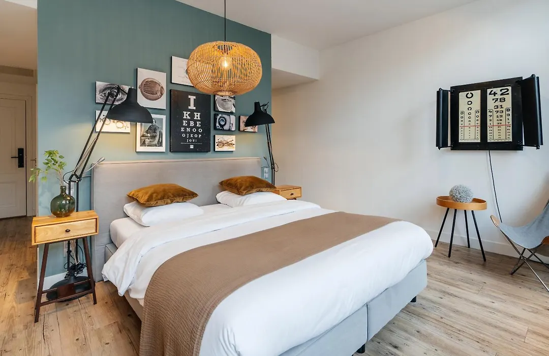 Eye Hotel-1