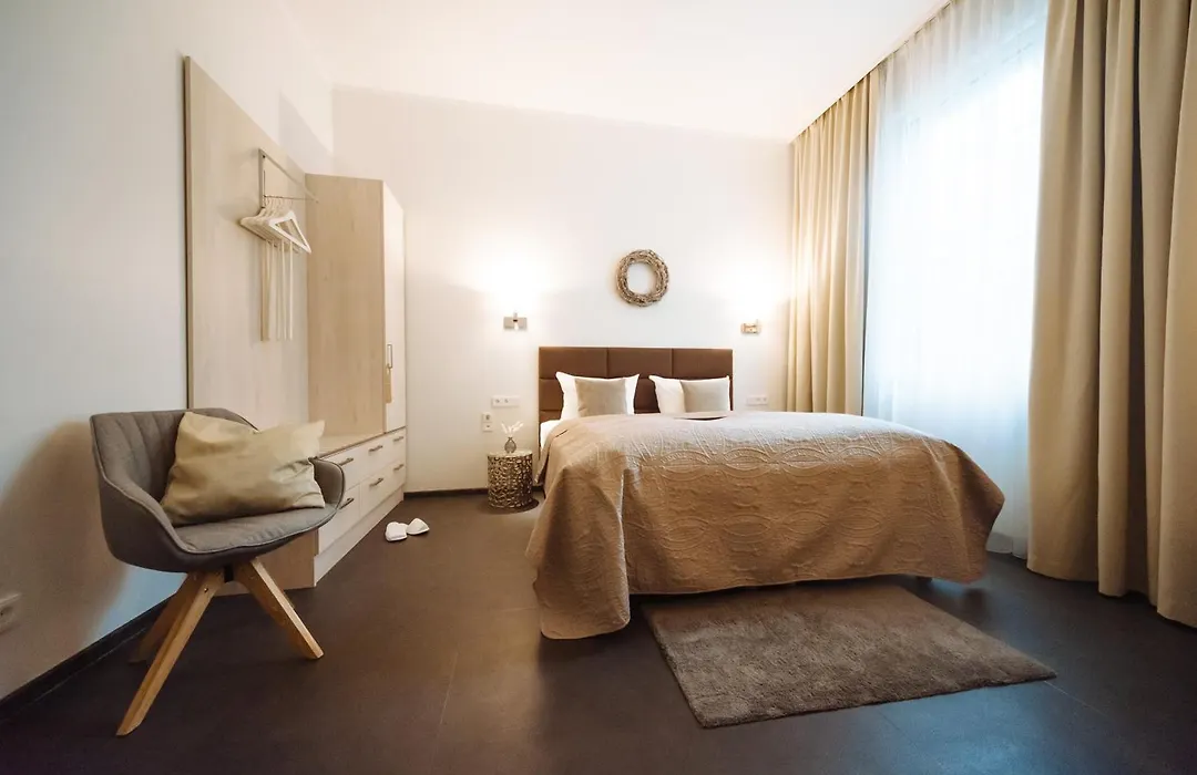 Landhotel Potsdam-1