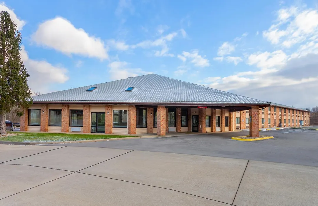 Days Inn By Wyndham Wooster-1