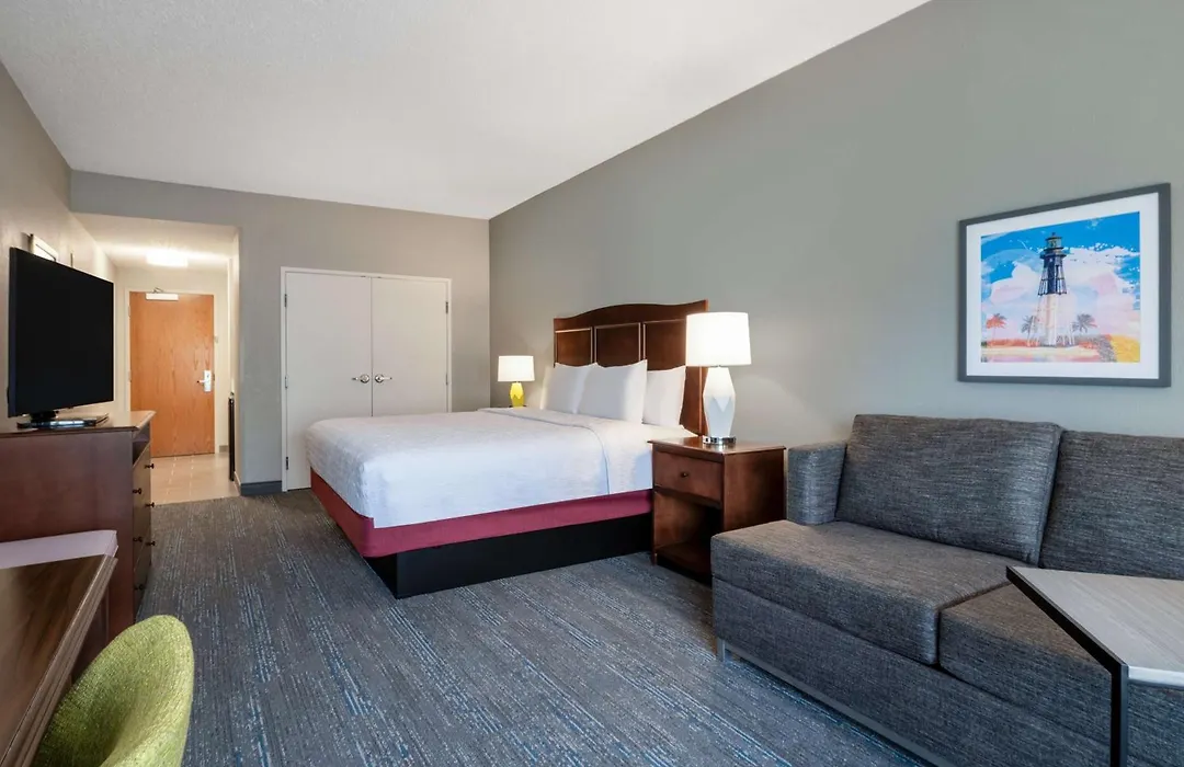 Hampton Inn Deerfield Beach-1