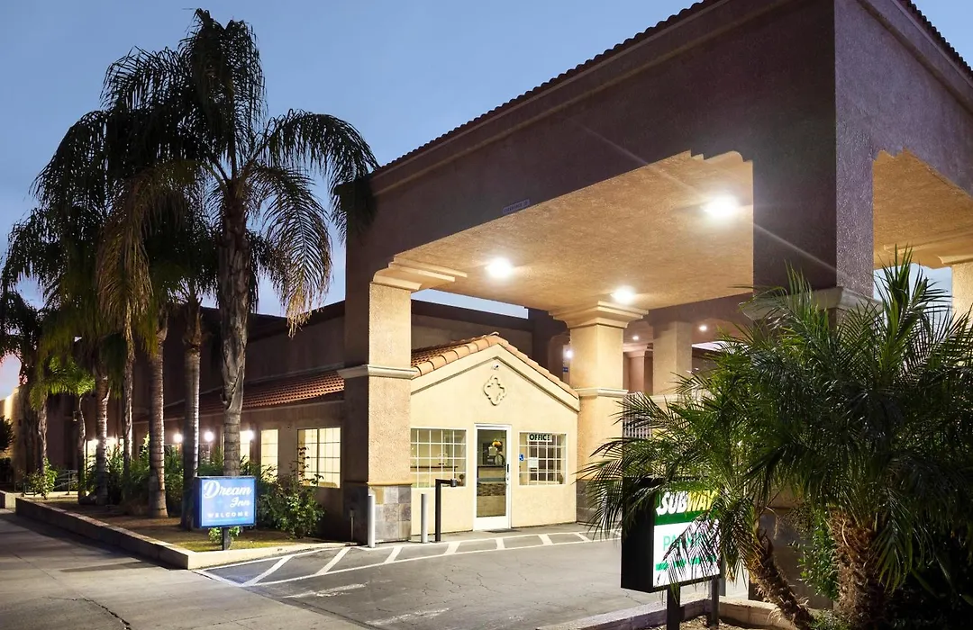 Dream Inn-1