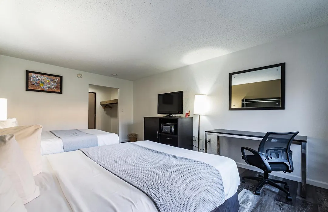 Econo Lodge Cleveland Southeast - Kent-1