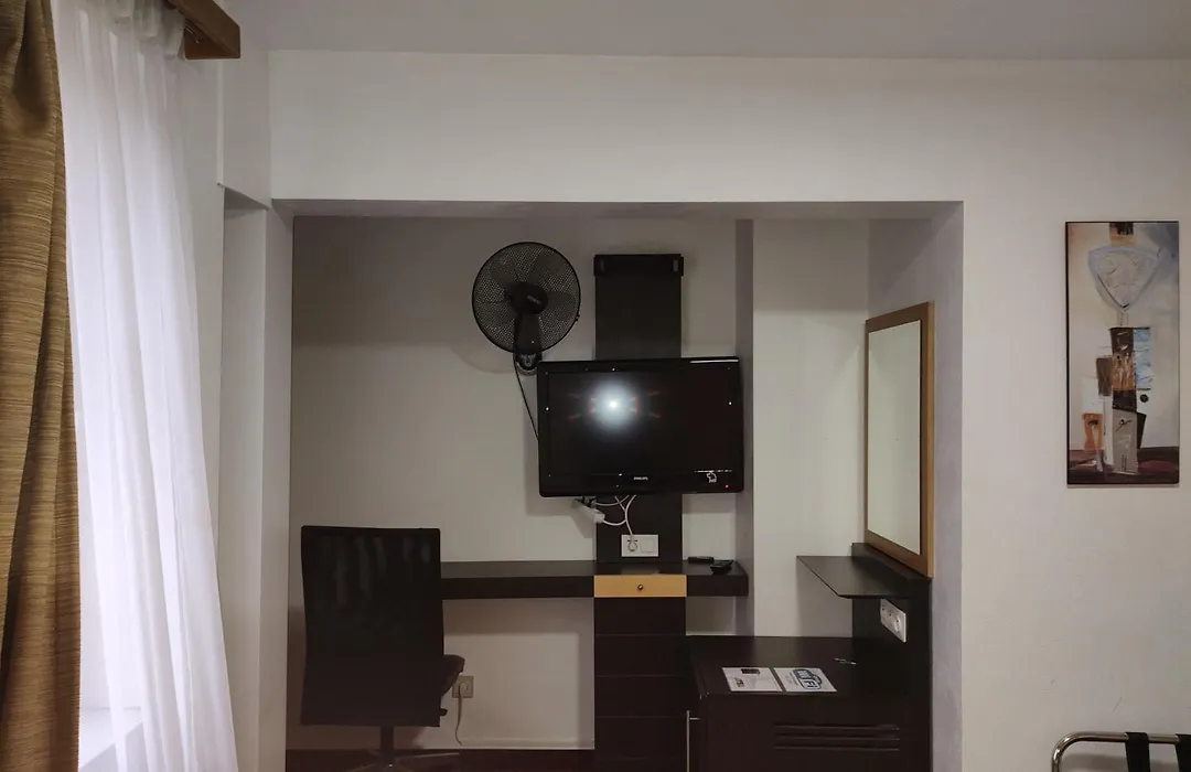 Hotel Evergreen-1