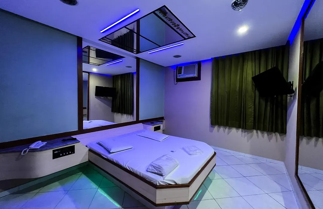 Status Motel-1