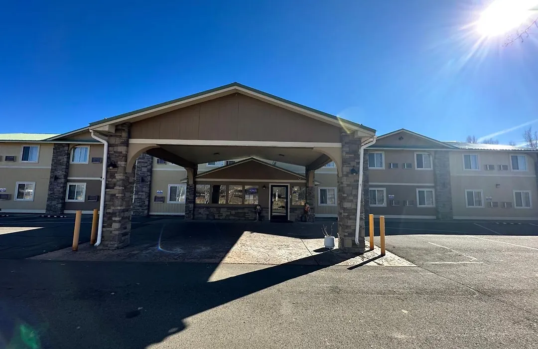 Days Inn & Suites By Wyndham Gunnison-1