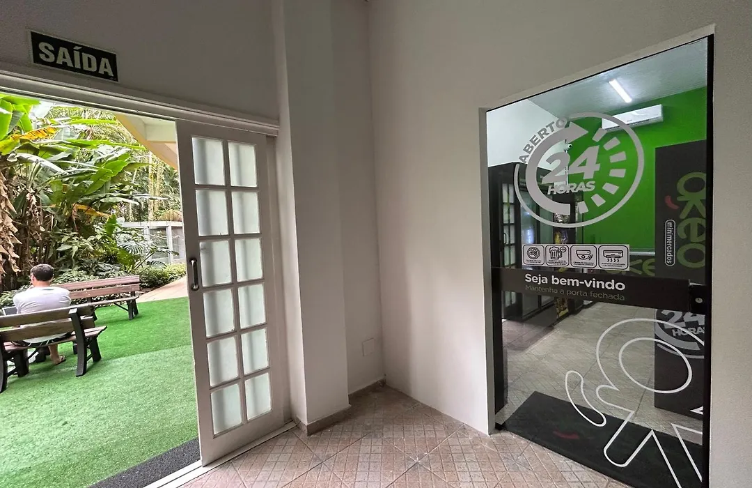 FABULOSO FLAT 225, 2 PISCINAS climatizadas, SKY com 170 canais,TV com Xbox, internet particular 500m Bertioga, Riviera de São Lourenço Flat Duplex inteiro, Adega, cozinha equipada completa serviço de hotelaria, serviço de praia nos finais de semana-1