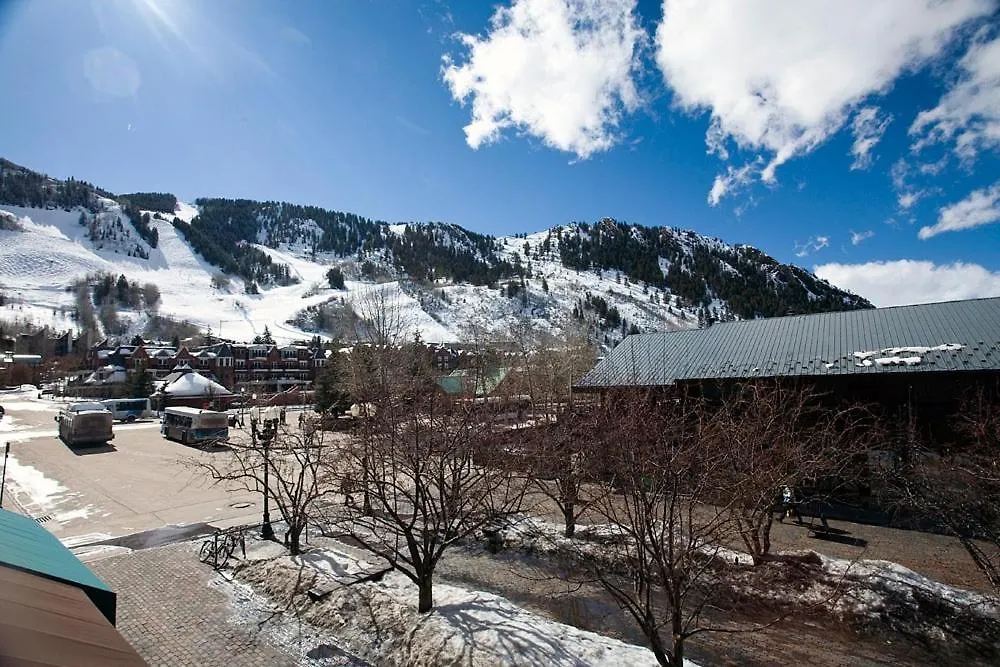 Independence Square 202, Hotel Room Over-Looking The Mall And Aspen Mountain-1