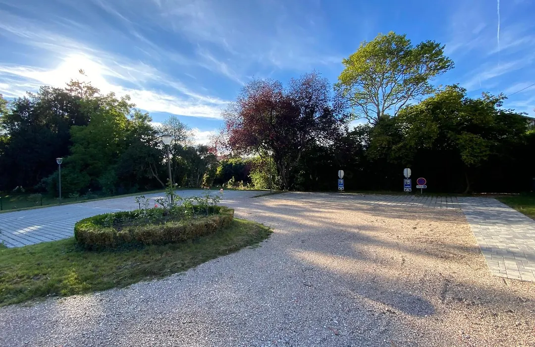 Logis Hotel Du Parc-1